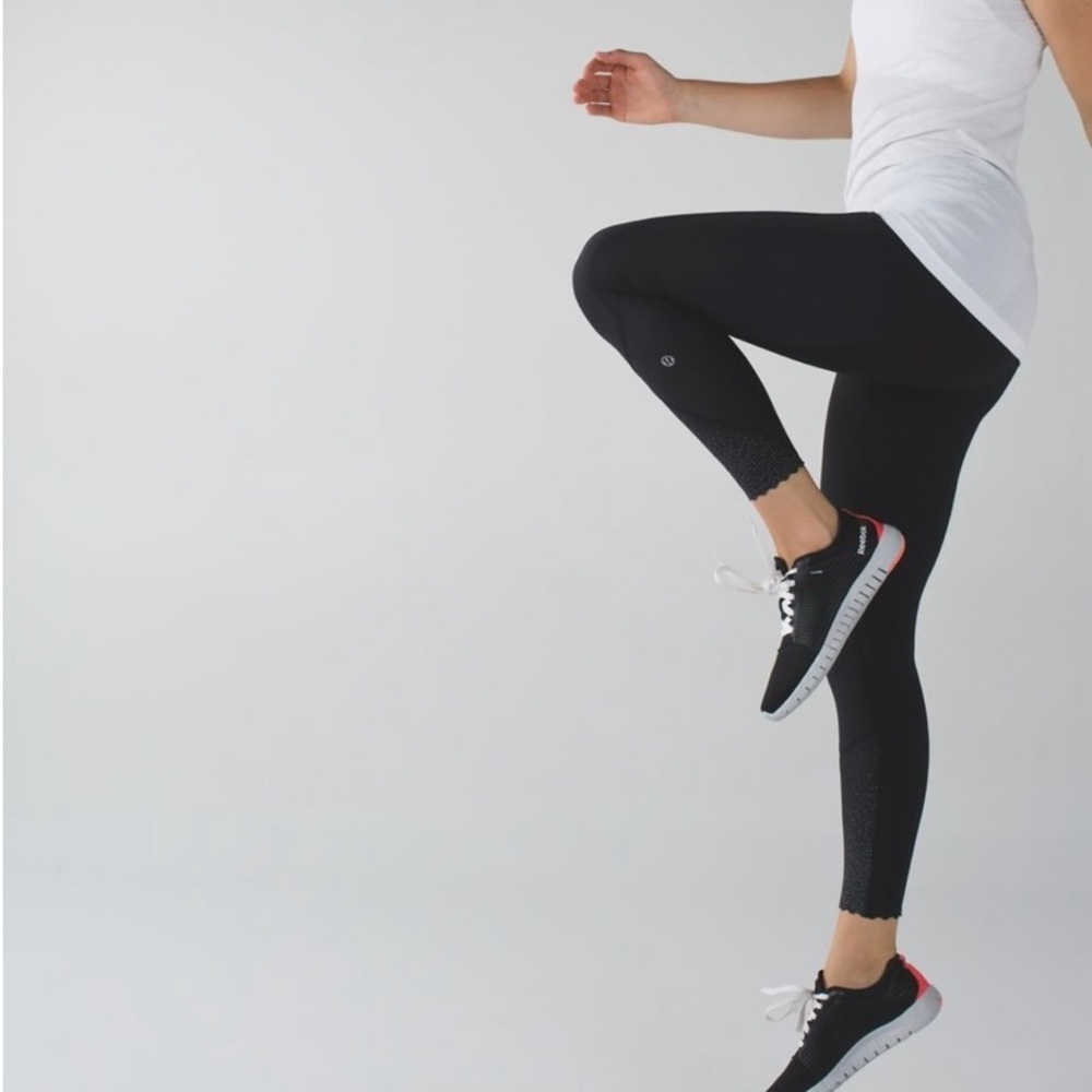 Lululemon black tight stuff tight legging size 6 - Picture 2 of 13